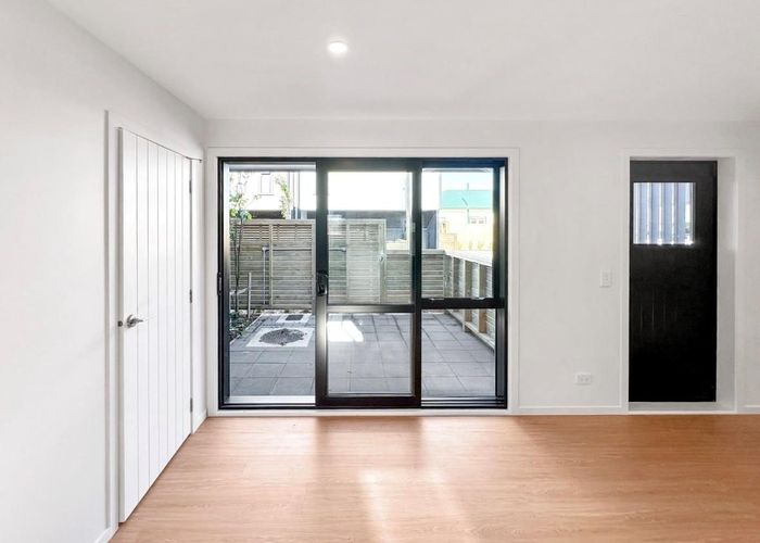  at 2/8 Victoria Street, Ebdentown, Upper Hutt, Wellington