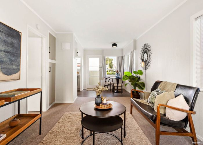  at 2/49 Western Springs Road, Morningside, Auckland City, Auckland
