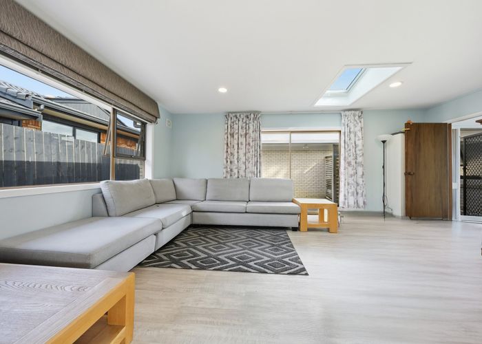  at 6 Fratley Avenue, Farm Cove, Manukau City, Auckland