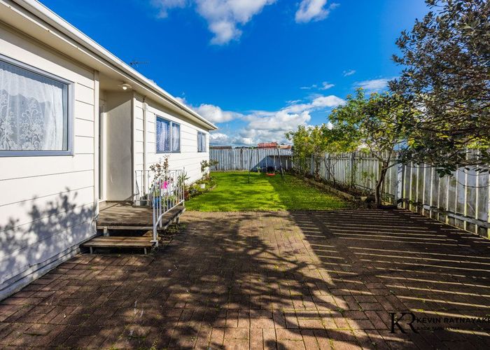  at 2/62 Redcrest Avenue, Red Hill, Papakura, Auckland