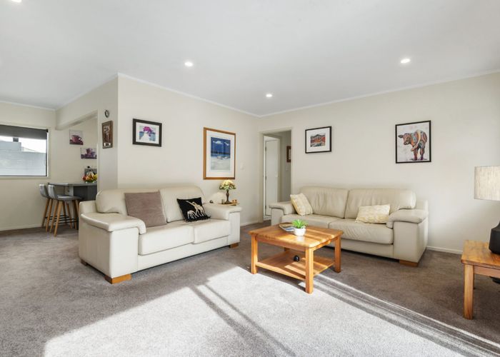  at 2/13 Newstead Avenue, Browns Bay, Auckland