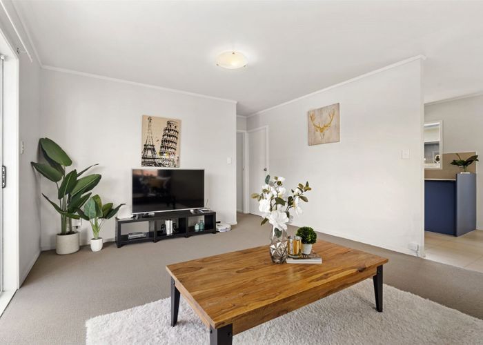  at 2/21 Glen Marine Parade, Glendene, Auckland