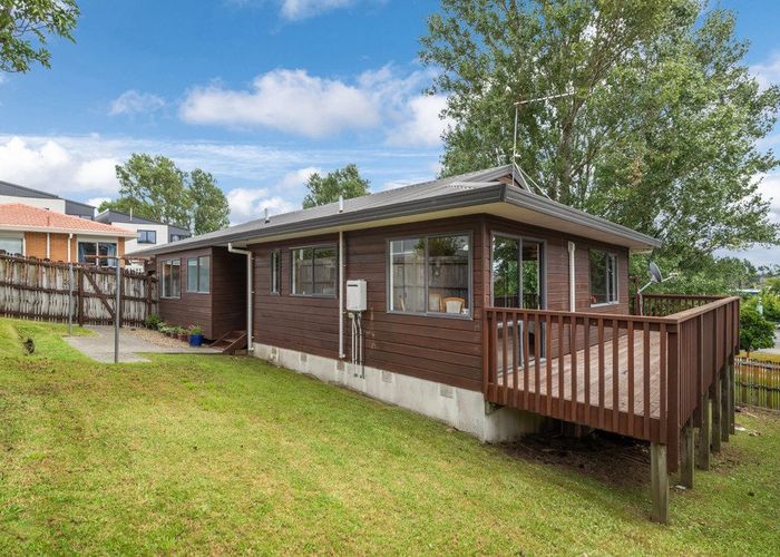  at 2/18 Altair Place, Windsor Park, North Shore City, Auckland