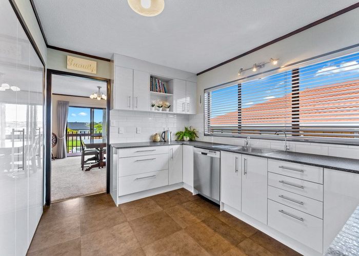  at 18 Kennedy Avenue, Forrest Hill, Auckland