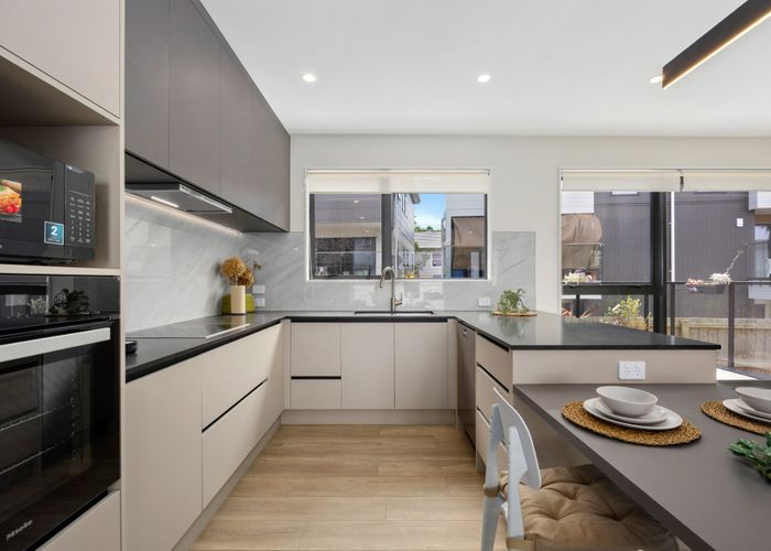  at 9C Catalina Crescent, Forrest Hill, North Shore City, Auckland