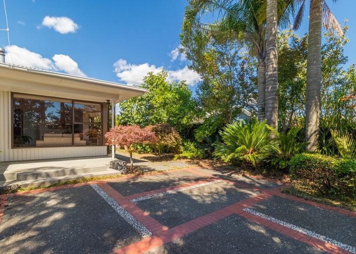  at 6 Bowen Place, St Andrews, Hamilton