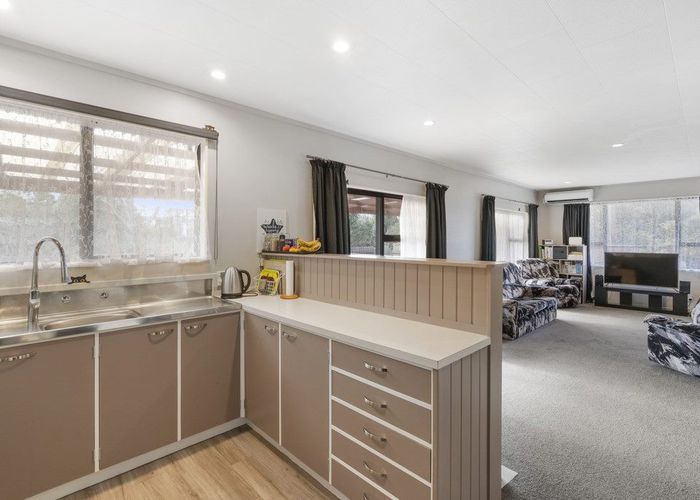  at 21A Gray Avenue, Paraparaumu Beach, Paraparaumu