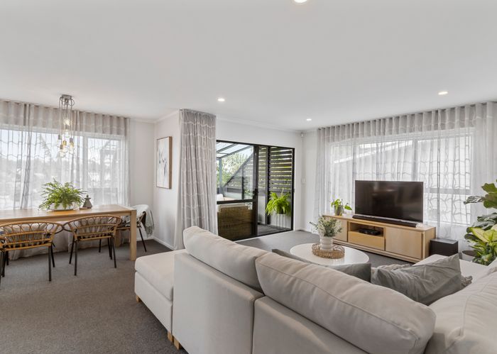  at 2/93 Ferndale Road, Mount Wellington, Auckland