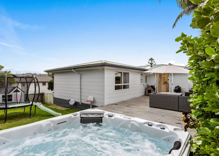  at 2/28 Bay Street, Red Beach, Rodney, Auckland