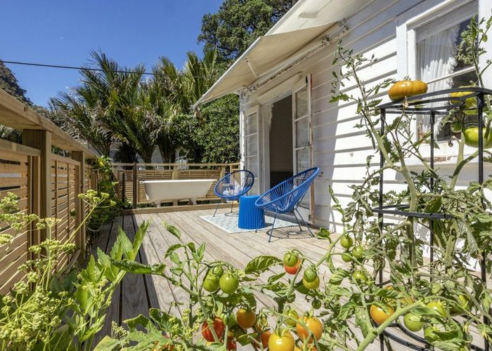  at 37 Glenesk Road, New Lynn