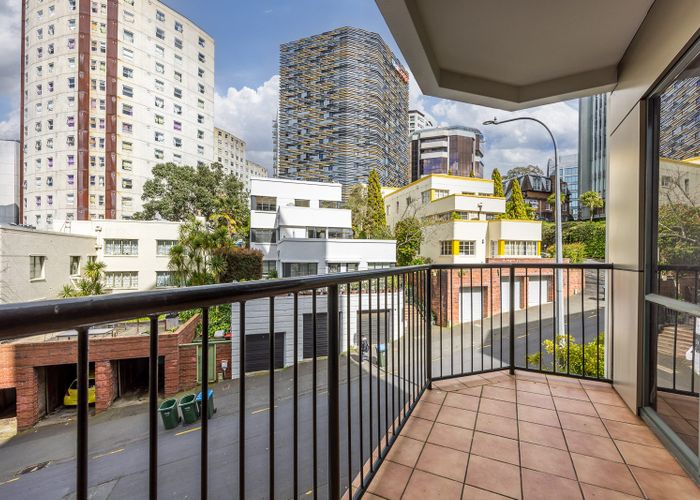  at 2D/6 Whitaker Place, Grafton, Auckland