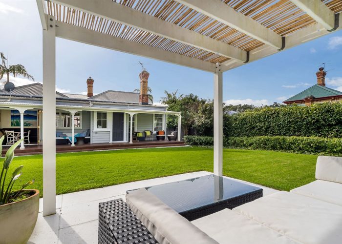  at 9 Waterview Road, Stanley Point, Auckland