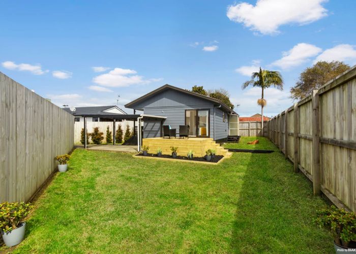  at 3/27 Karepo Crescent, Ranui, Auckland