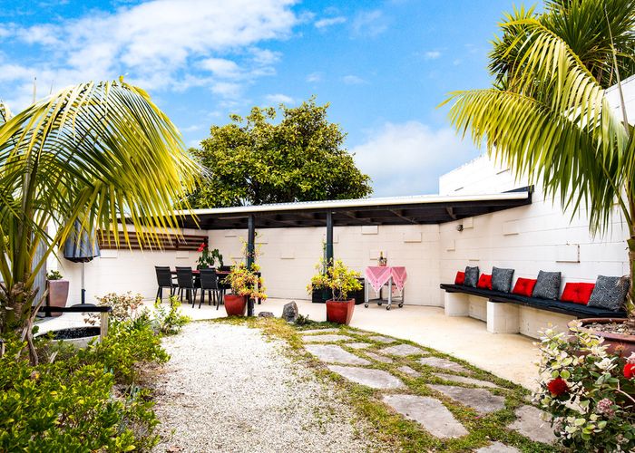 at 1/18 Holdaway Avenue, Northcote, Auckland