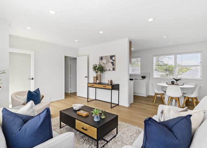  at 7 Thornlow Street, Glendene, Waitakere City, Auckland