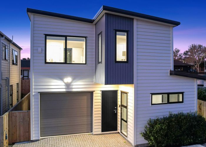  at 152C Botany Road, Botany, Auckland