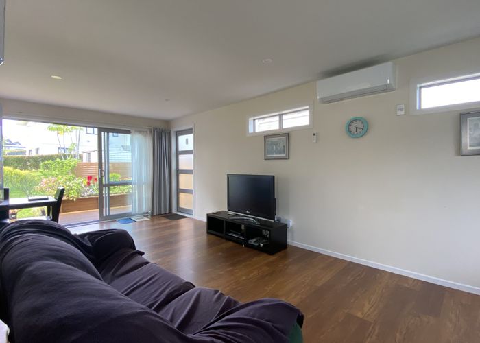  at 17A Knightsbridge Drive, Forrest Hill, North Shore City, Auckland