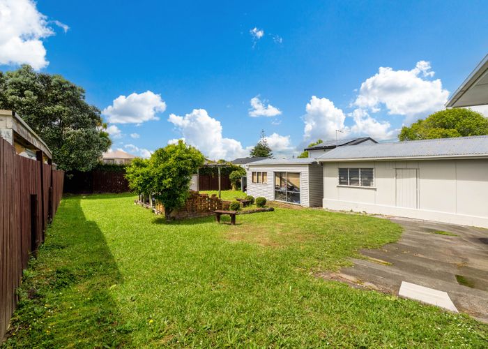  at 39 Coniston Avenue, Te Atatu South, Waitakere City, Auckland