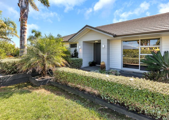  at 2 Paradise Point Place, One Tree Point