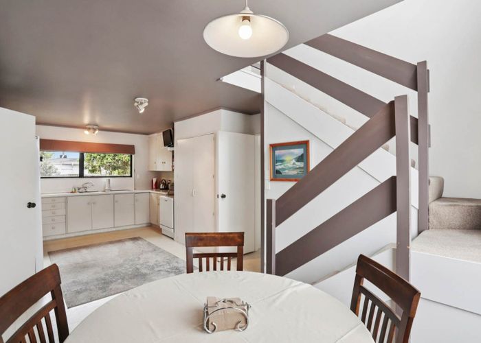  at 9/25a Beach Road, Te Atatu Peninsula, Waitakere City, Auckland