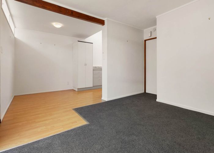  at 2/18 Commodore Drive, Lynfield, Auckland