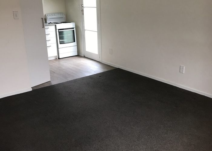  at 4/2 Vera Road, Te Atatu South, Waitakere City, Auckland