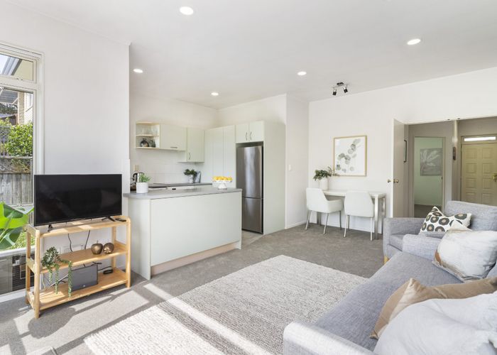  at 8/1 Gleanor Avenue, Oteha, Auckland