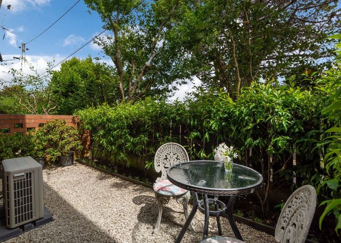  at 4/83 Lake Road, Devonport, North Shore City, Auckland