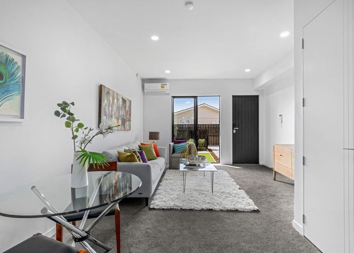  at 6/4 Glenhaven Place, Te Atatu Peninsula, Auckland
