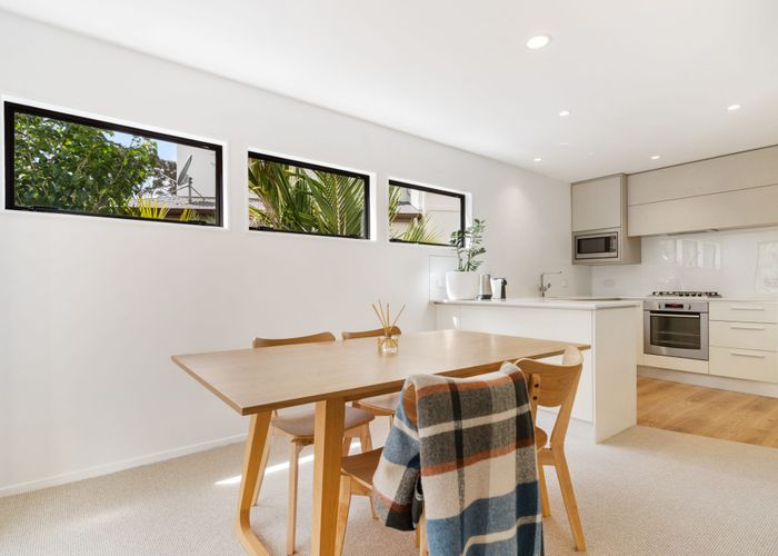  at 2/12 Herons Way, Northcote, Auckland
