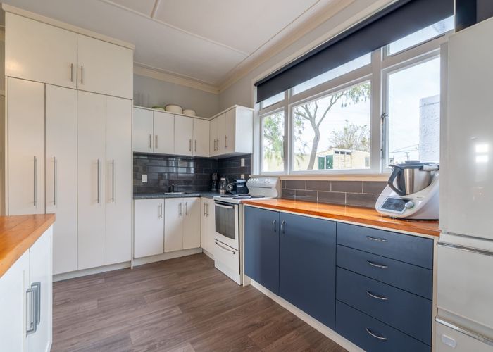  at 114 Oamaru-Alma Road, Deborah