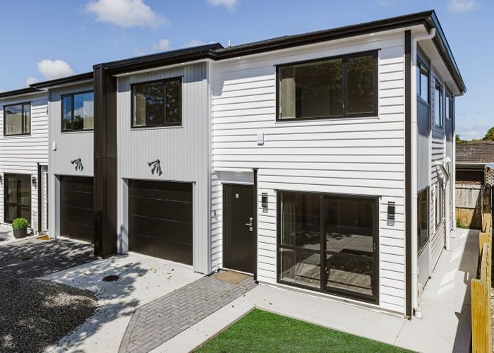  at 4A Mirrabooka Avenue, Botany Downs, Manukau City, Auckland