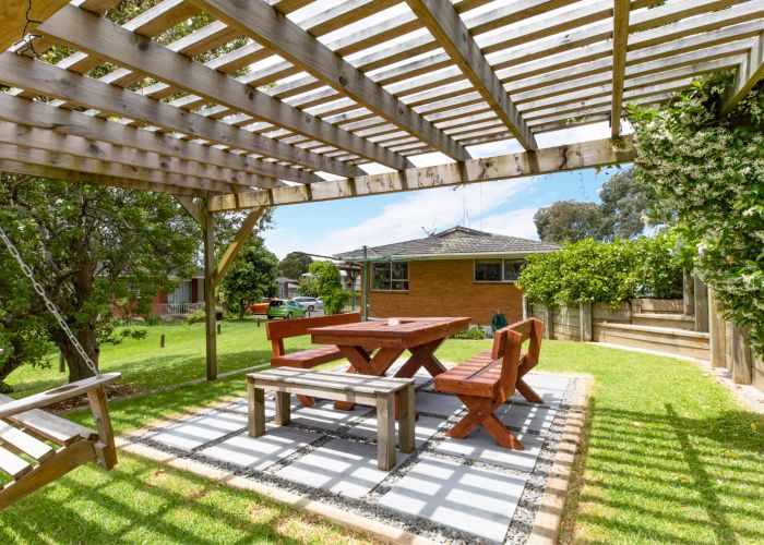  at 2/57 Fruitvale Road, New Lynn, Auckland