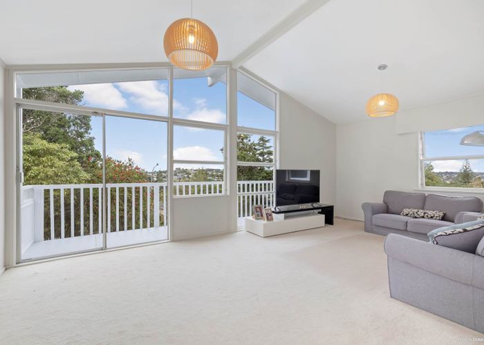  at 23 Easton Park Parade, Glenfield, Auckland