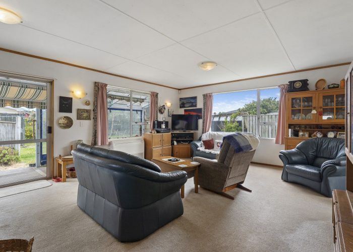  at 2 Colenso Place, Otaki Beach, Otaki