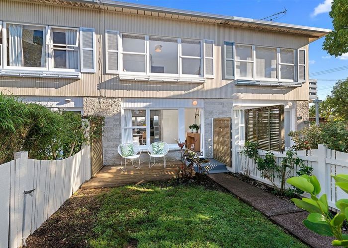 at 2/67 Vauxhall Road, Devonport, Auckland