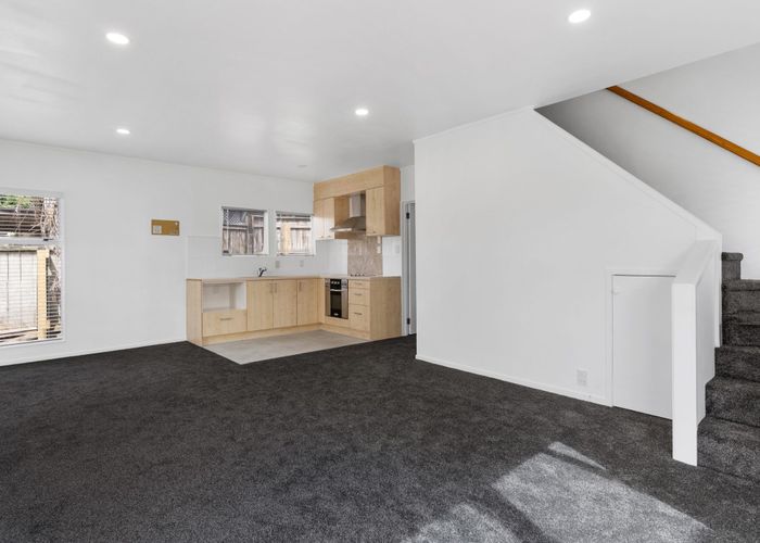  at 2/109 Stanley Road, Glenfield, North Shore City, Auckland