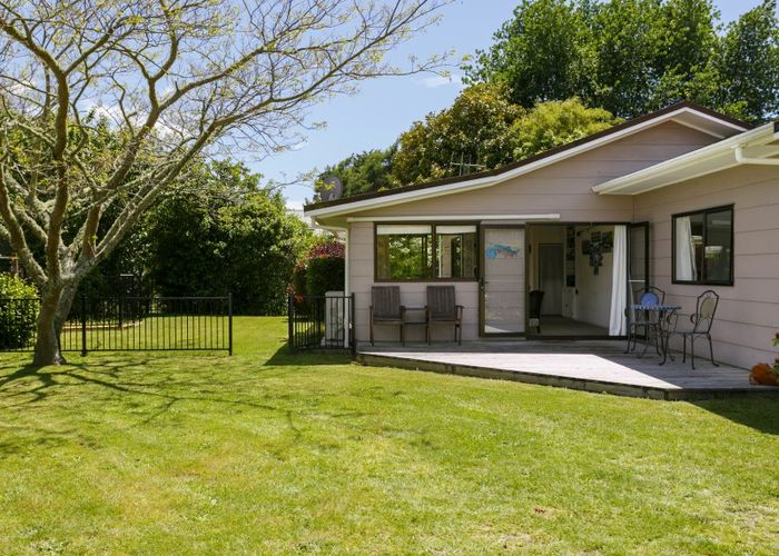  at 18 Irwin Place, Kinloch