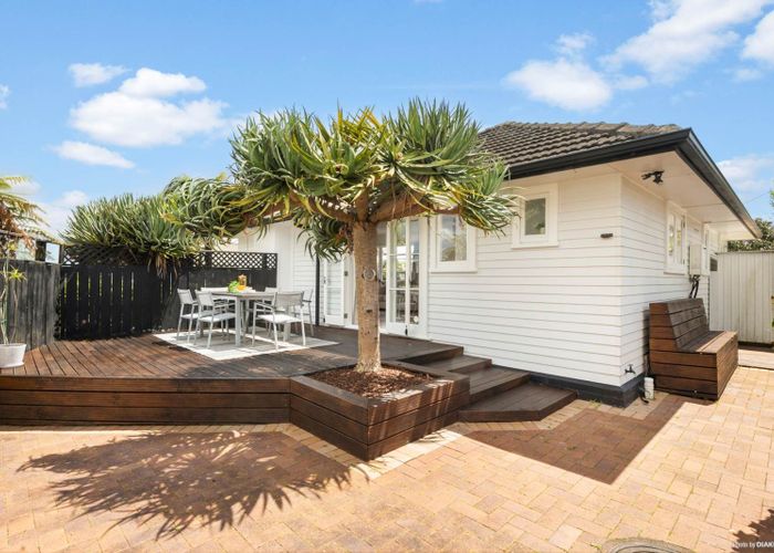  at 22 Strid Road, Te Atatu South, Waitakere City, Auckland