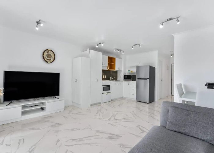  at 33 Carolina Place, Albany, North Shore City, Auckland