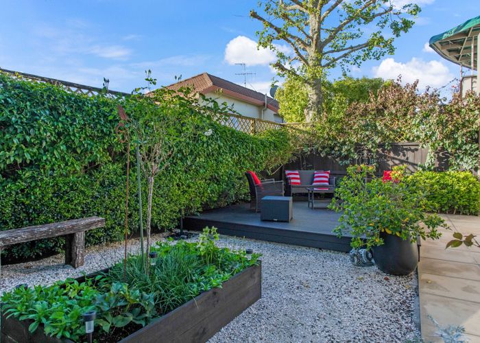  at 2/58 St Johns Road, Meadowbank, Auckland City, Auckland