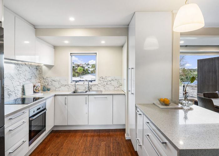  at 2/1 Hiwihau Place, Glenfield, North Shore City, Auckland