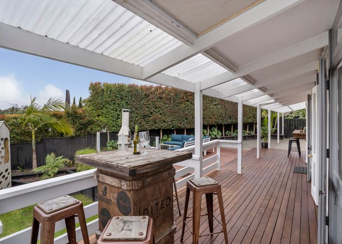  at 5 Ripon Crescent, Meadowbank, Auckland