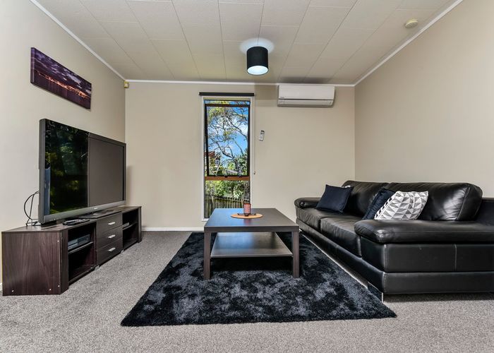  at 1/40 Manuka Road, Glenfield, Auckland