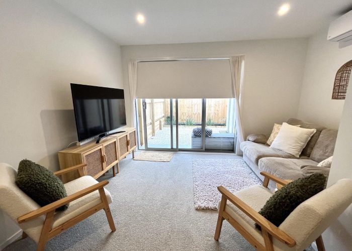  at 8 Ngae Place, Mangere East, Manukau City, Auckland