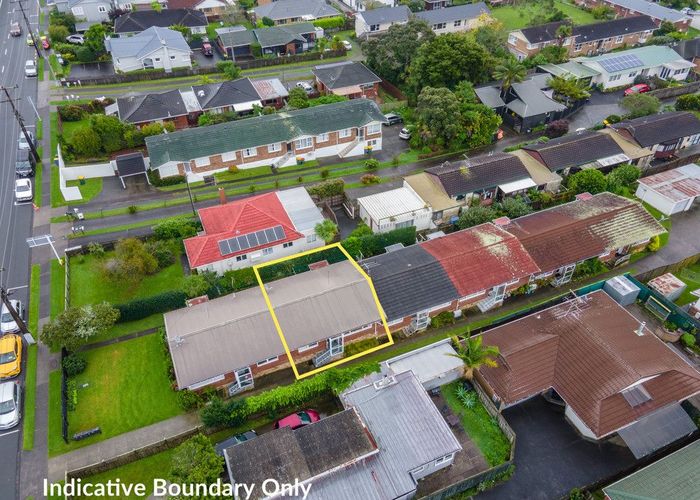  at 2/43 Shakespeare Road, Milford, Auckland