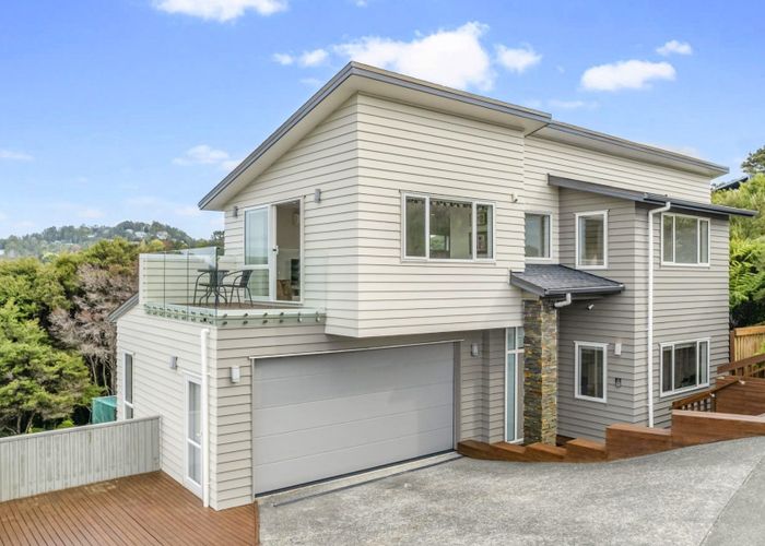  at 18 Mccahon Place, Titirangi, Auckland
