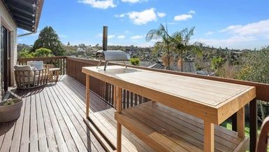  at 8 Robin Lane, Browns Bay, Auckland