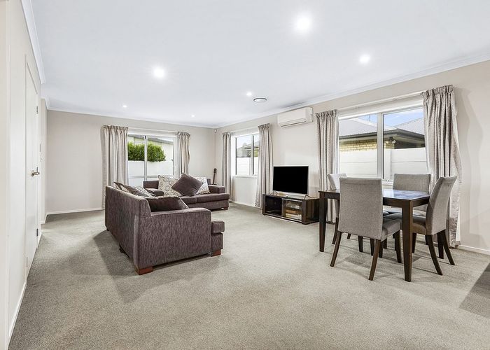  at 25 Landmark Court, Huntington, Hamilton