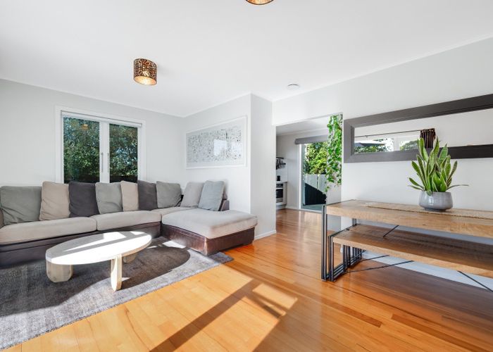  at 2/12 Pandora Place, Pakuranga, Manukau City, Auckland